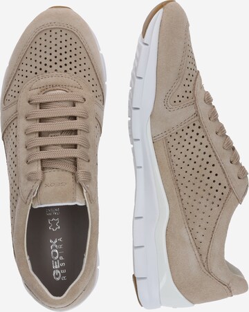 GEOX Låg sneaker 'Sukie' i beige