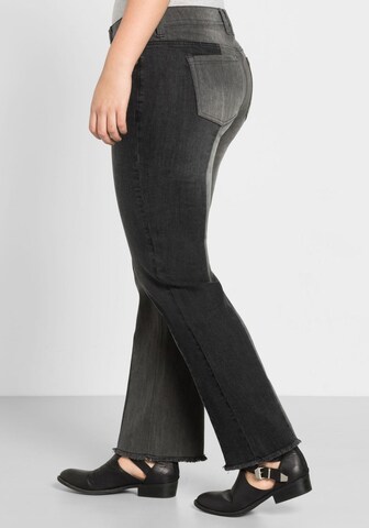 SHEEGO Regular Jeans in Schwarz