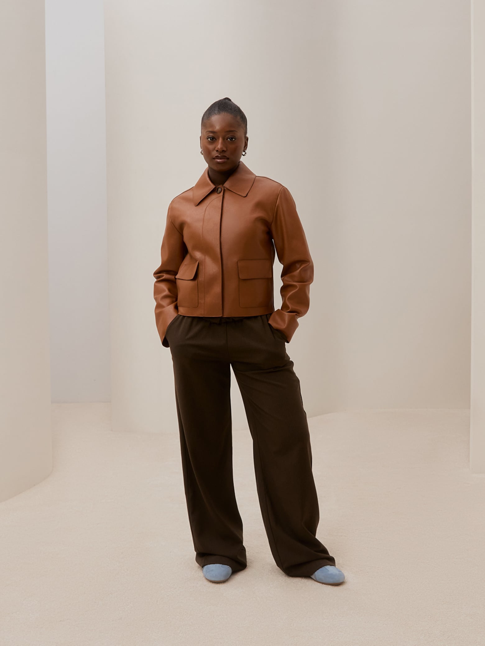 Schekina-Divine - Brown Leather Jacket Look