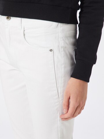 Coupe slim Jean 'Kate' TOM TAILOR en blanc