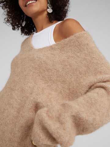 EDITED Sweter 'Fawini' w kolorze beżowy