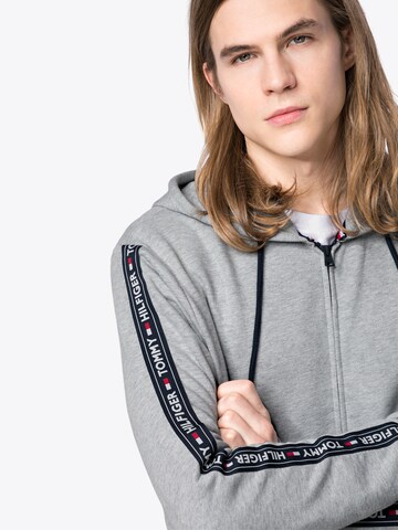 TOMMY HILFIGER - Sudadera con cremallera en gris