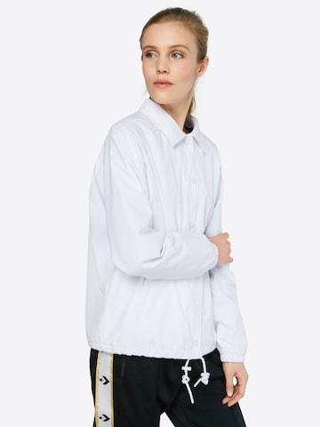 Veste mi-saison Urban Classics en blanc : devant