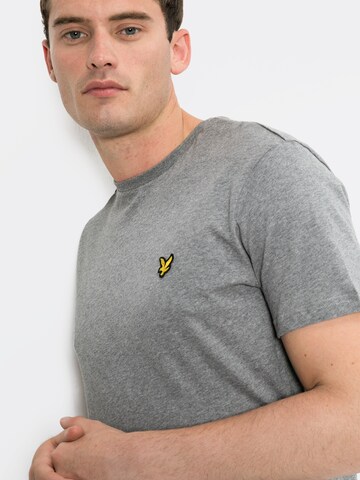 Tricou de la Lyle & Scott pe gri