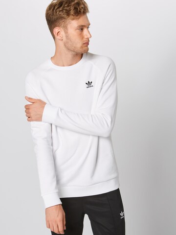 ADIDAS ORIGINALS Regular Fit Sweatshirt 'Loungewear Trefoil Essentials' in Weiß