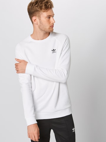 Coupe regular Sweat-shirt 'Loungewear Trefoil Essentials' ADIDAS ORIGINALS en blanc