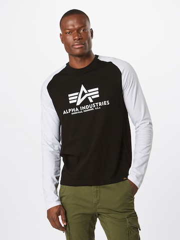 ALPHA INDUSTRIES T-shirt i svart: framsida