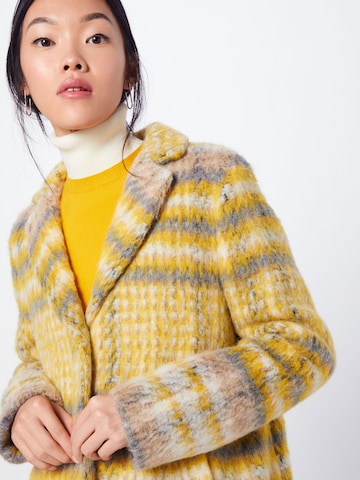 Manteau mi-saison 'CIMIRACLE_NH' CINQUE en jaune