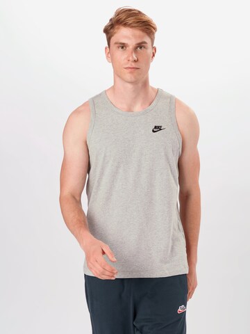 Nike Sportswear Regular fit Тениска в сиво: отпред