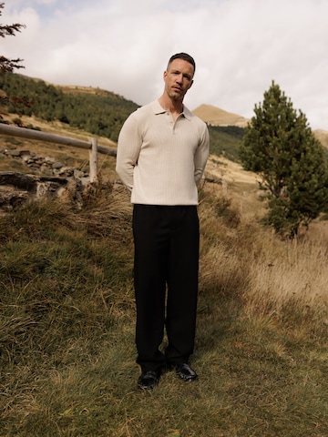 Clean Knit Zip-up Look