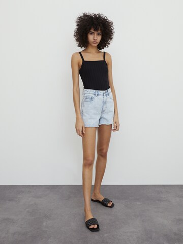 EDITED Slimfit Jeansshorts 'Jacey' in Blau