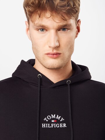 TOMMY HILFIGER Regular Fit Sweatshirt in Schwarz