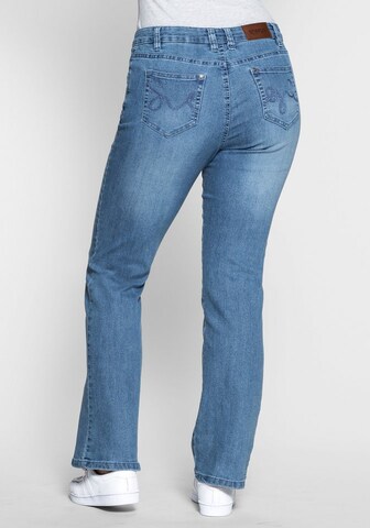 SHEEGO Bootcut Jeans 'Maila' in Blauw: voorkant