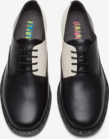 Chaussure à lacets 'Twins' CAMPER en noir