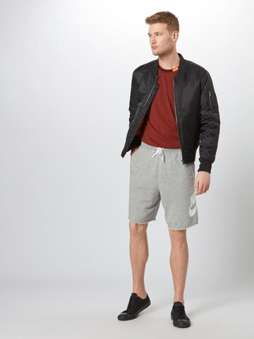 Nike Sportswear Regular Shorts in Grau