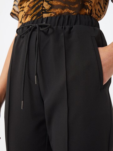 BRUUNS BAZAAR regular Παντελόνι με τσάκιση 'Ruby' σε μαύρο
