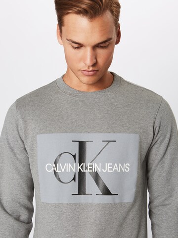 Calvin Klein Jeans Sweatshirt 'Core' in Grijs