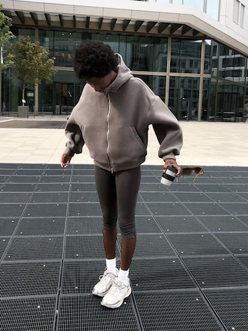 Comfortable Grey Look by Asics