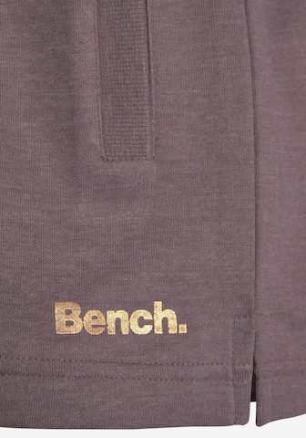 BENCH Regular Pyjamabroek in Lila