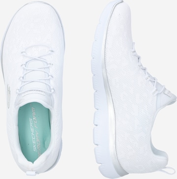 Baskets basses 'Summits' SKECHERS en blanc