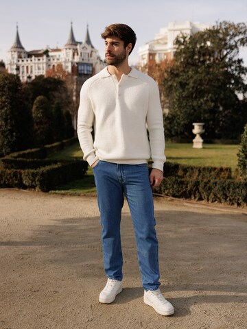 Casual White Sweater by DAN FOX APPAREL