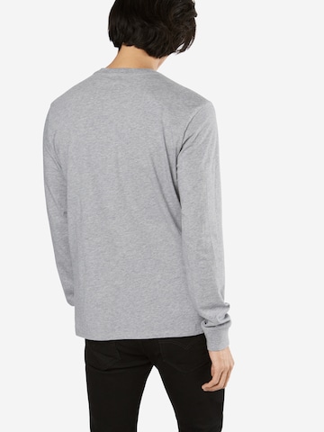 T-Shirt LEVI'S ® en gris : derrière