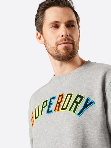 Superdry Sweatshirt 'New House Rules' in Grijs