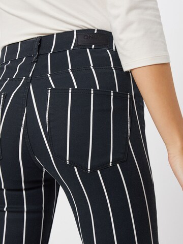 Coupe slim Pantalon 'Nine-Ester' ONLY en noir