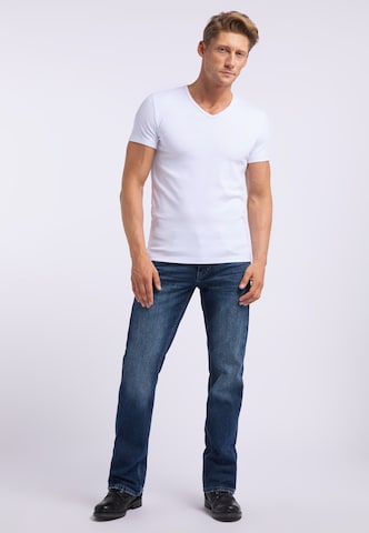 MUSTANG Тениска 'Aaron V' в бяло