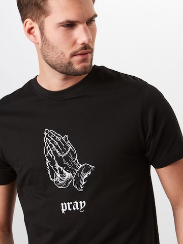 T-Shirt 'Pray' Mister Tee en noir