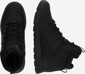 Sneaker înalt 'Urban Breaker' de la LACOSTE pe negru: lateral