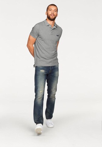 T-Shirt 'CLASSIC' Superdry en gris