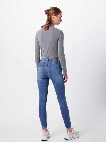 Coupe slim Jean 'Romina' Hailys en bleu