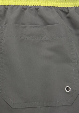 KangaROOS Kratke kopalne hlače | siva barva