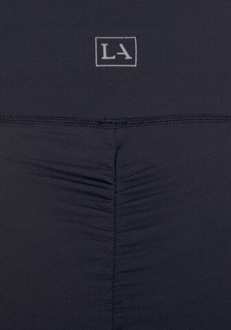 Skinny Pantaloni sportivi di LASCANA ACTIVE in nero