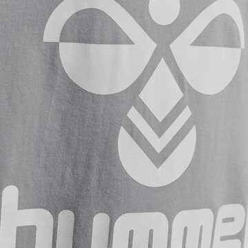 Hummel T-shirt 'Tres' i grå