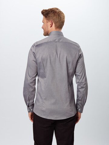 Coupe slim Chemise business 'Level 5' OLYMP en gris : derrière