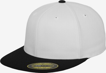 Casquette 'Premium 210' Flexfit en blanc : devant