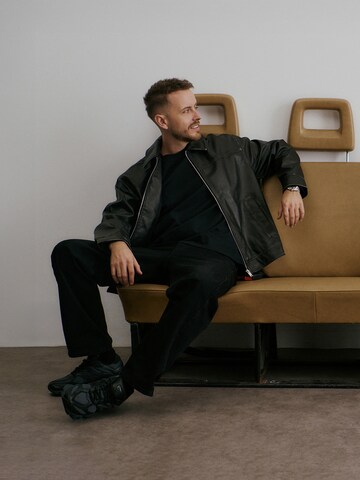 Casual All Black Look