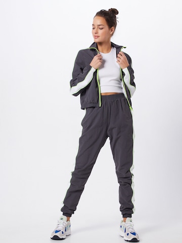 Urban Classics Tapered Broek in Grijs