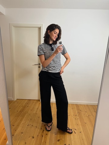 Minimalist Nautical Tee Look