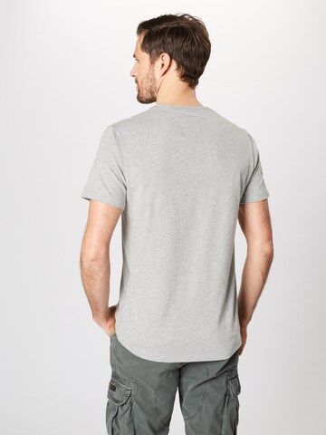 T-Shirt Superdry en gris : derrière