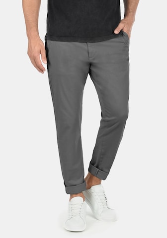 !Solid Chinohose 'Machico' in Grau: front