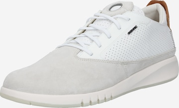 GEOX Låg sneaker 'Aerantis' i beige: framsida