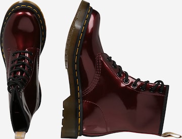 Dr. Martens Veterlaarzen 'Vegan 1460' in Rood: zijkant