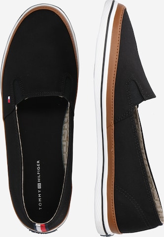 TOMMY HILFIGER Trampki slip on 'Kesha' w kolorze czarny: bok