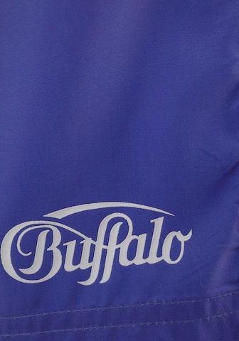 BUFFALO Loosefit Plavecké šortky – modrá