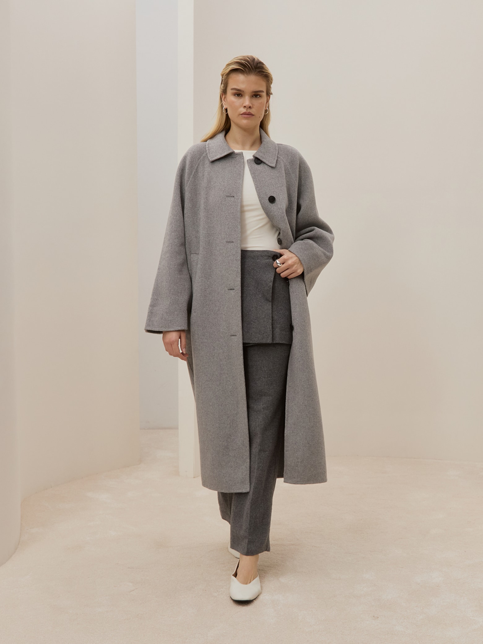 Amelia B. - All Grey Coat Look