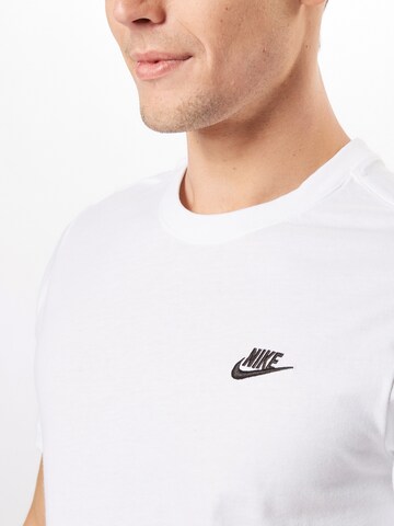 Nike Sportswear Regular fit Μπλουζάκι 'Club' σε λευκό