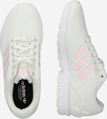 balts ADIDAS ORIGINALS Zemie brīvā laika apavi 'ZX Flux'